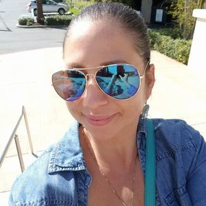 Meet your Posher, Raysa